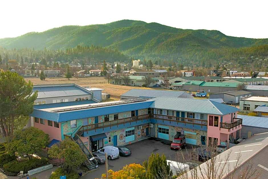 Ashland Commons Hostel
