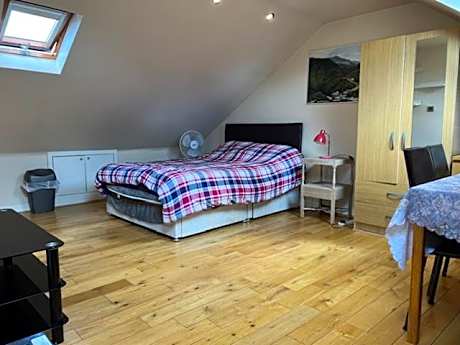 Spacious and Modern En-suit