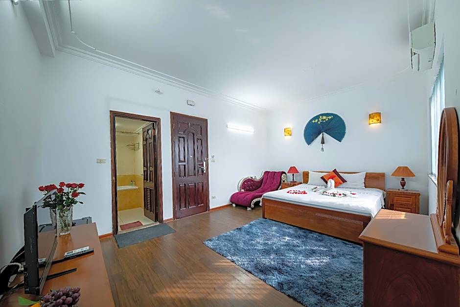 Photo 1 of 4 of Junior 1 King Bed Suite