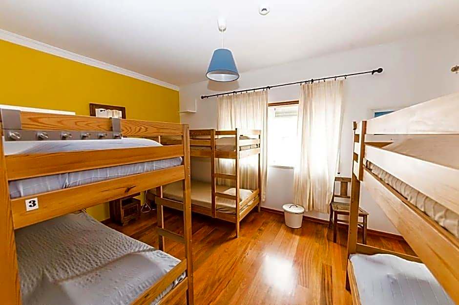 Ericeira Chill Hill Hostel & Private Rooms