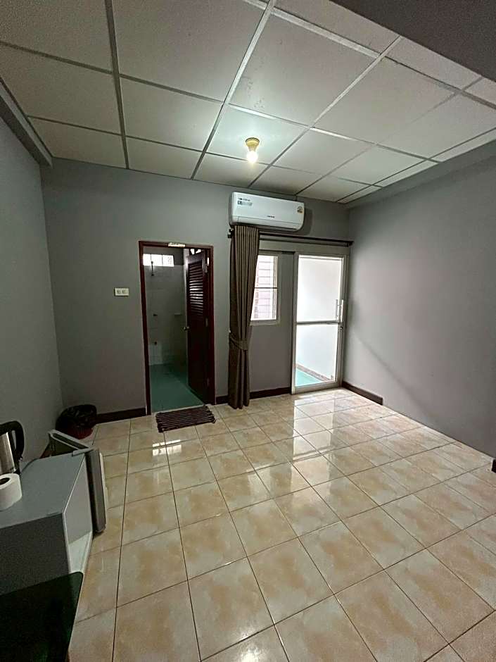 Soi 5 Apartment