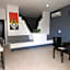 Easy Hotel