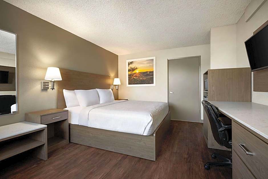 Days Inn by Wyndham Fresno South
