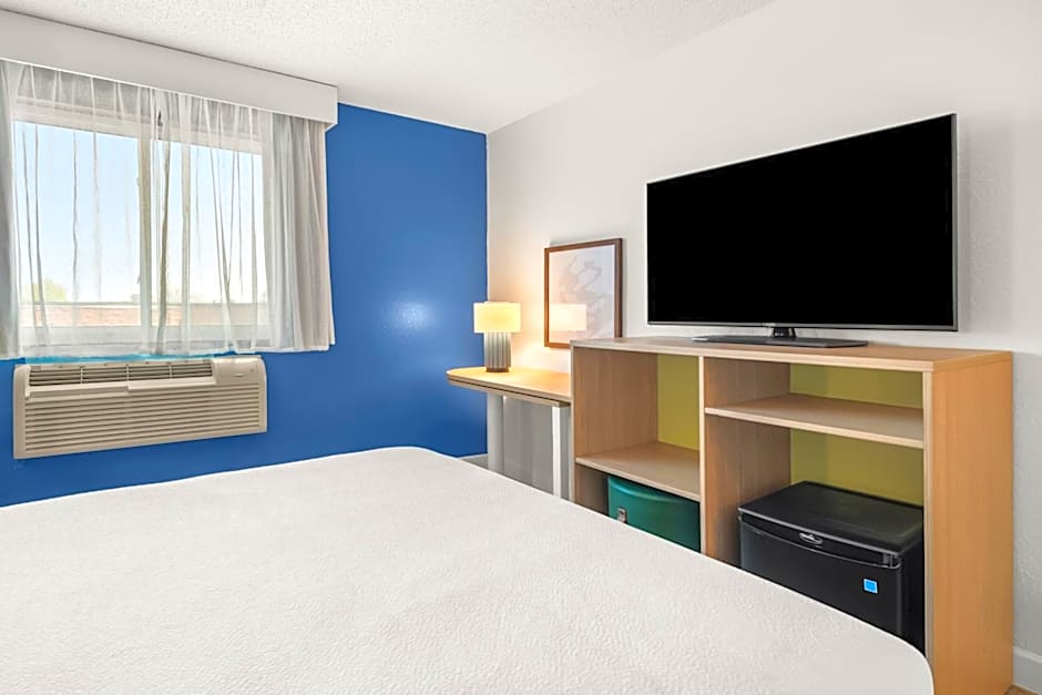 Spark by Hilton Eden Prairie