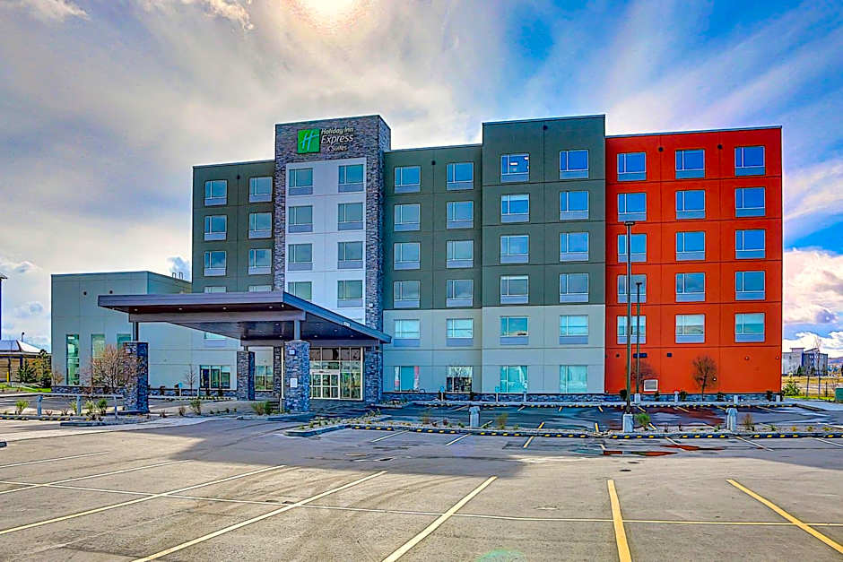 Holiday Inn Express and Suites Calgary Airport Trail NE By IHG