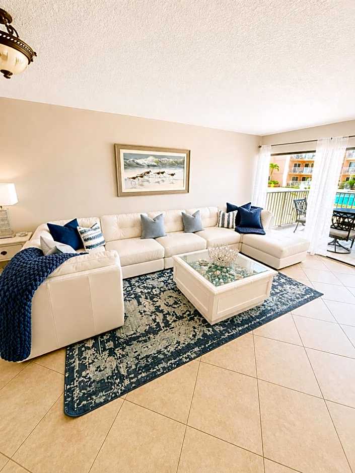 Beach Palms- Unit 102