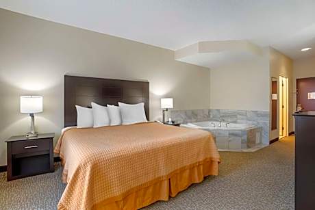 Suite-1 King Bed Non-Smoking Sofabed Two Person Jetted Tub Wi-Fi Continental Breakfast