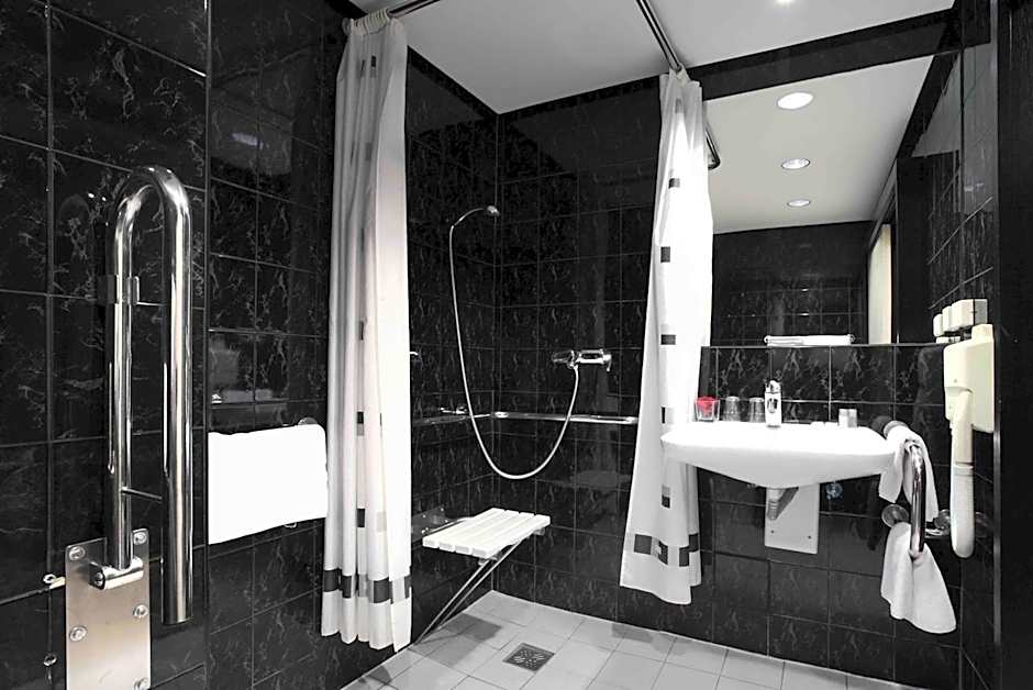 Expo Hotel
