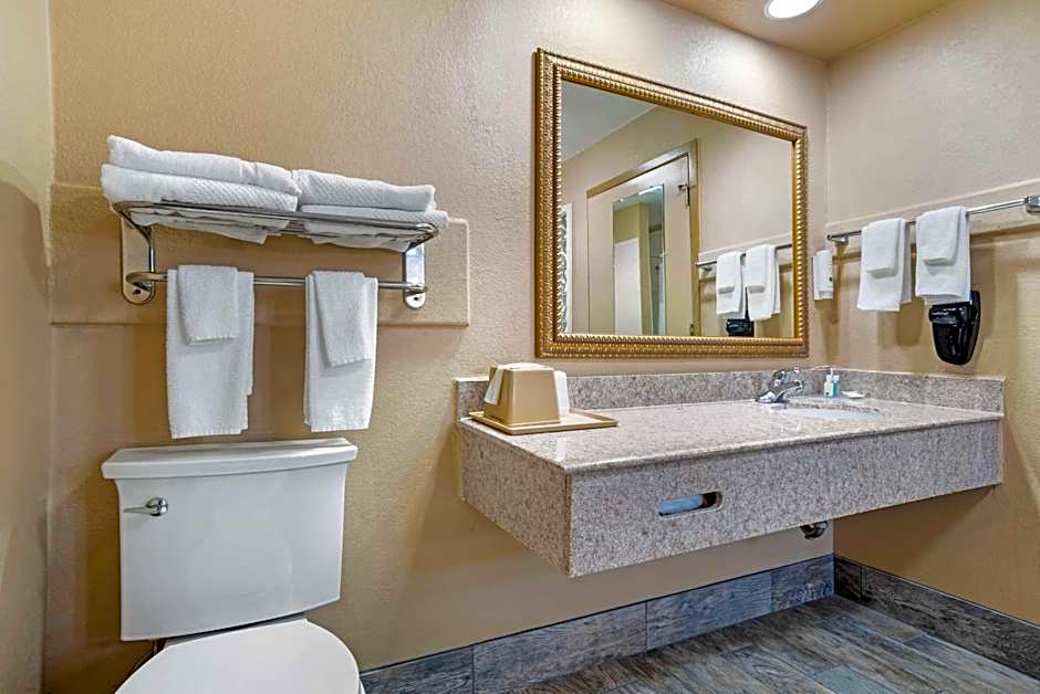 Quality Inn Brookhaven