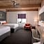 Harbor House Hotel and Marina at Pier 21