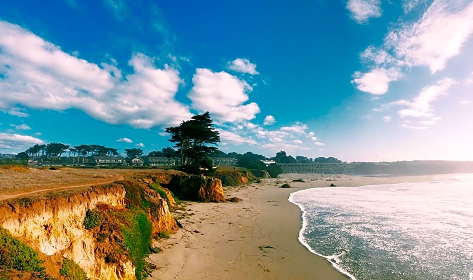 Surf And Sand Lodge