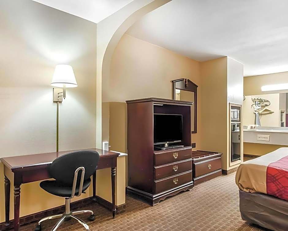 Econo Lodge Inn & Suites I-20, Exit 73