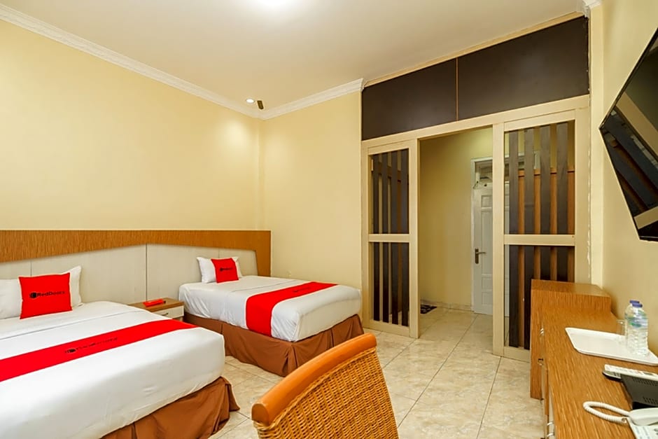 RedDoorz Plus @ Hotel Sempurna Watervang Lubuk Linggau