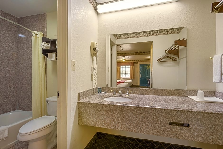 Three Rivers Executive Inn & Suites By OYO