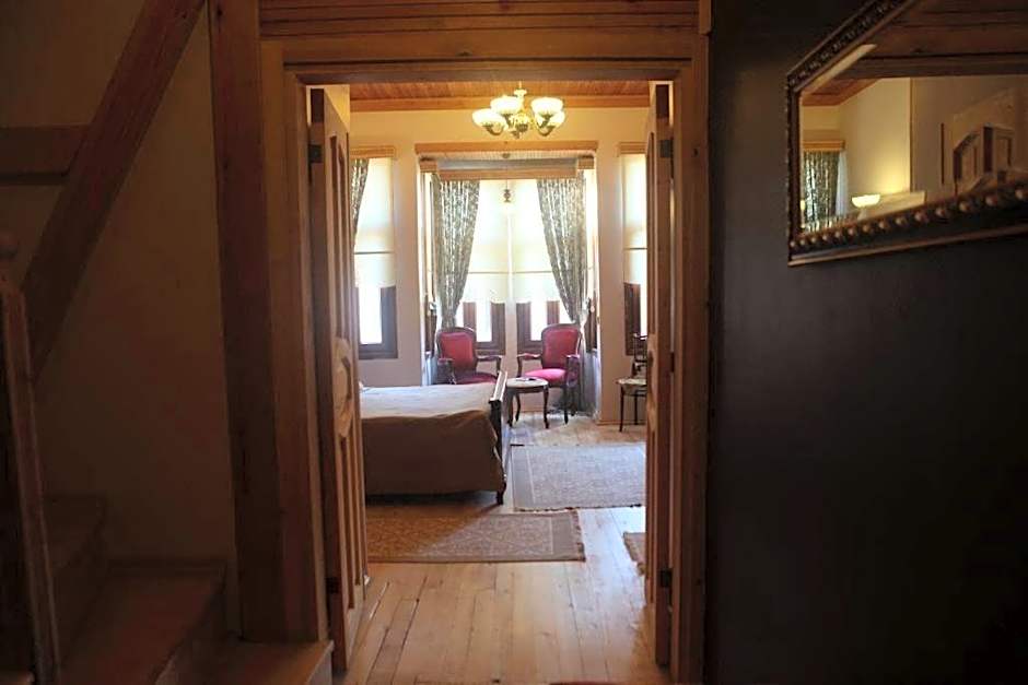 Tom Square Boutique Hotel