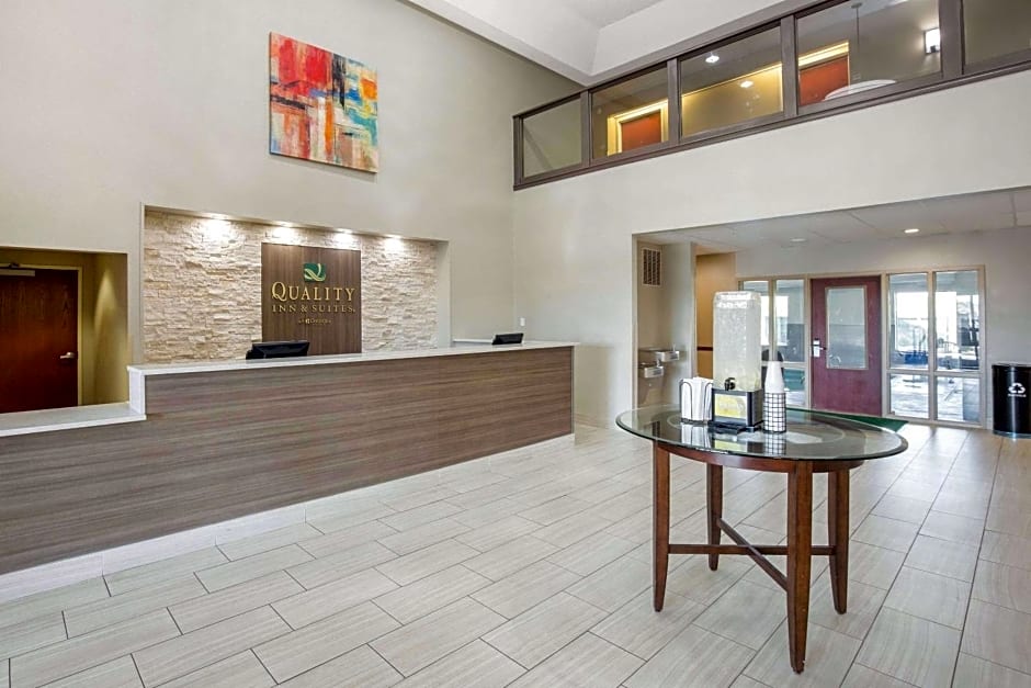 Quality Inn & Suites Arnold