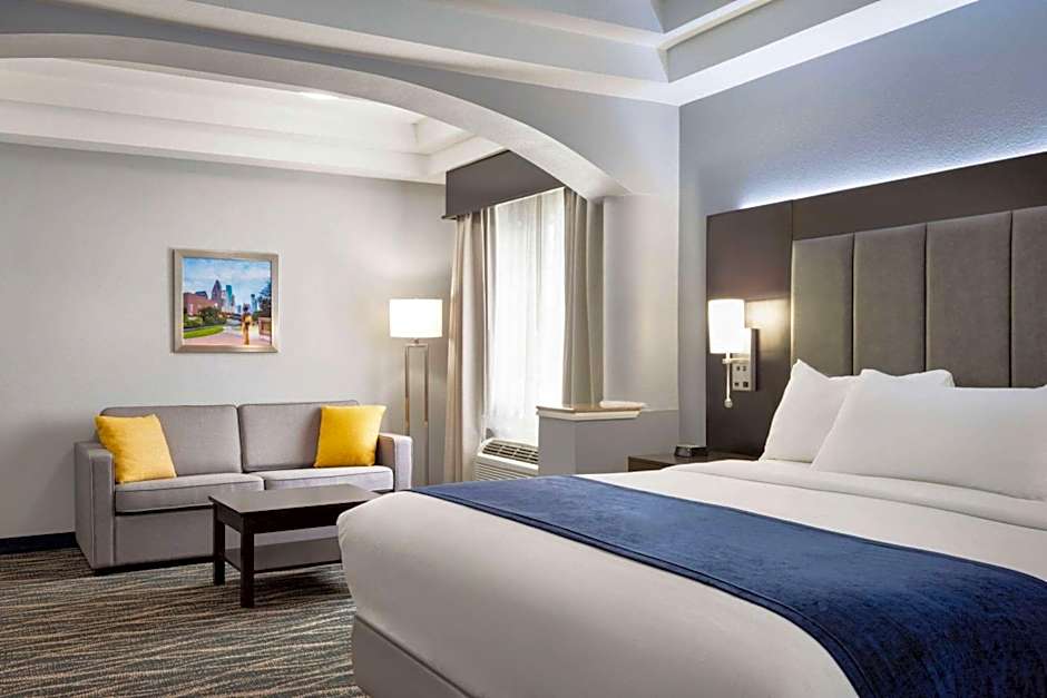 Days Inn & Suites by Wyndham Houston Hobby Airport
