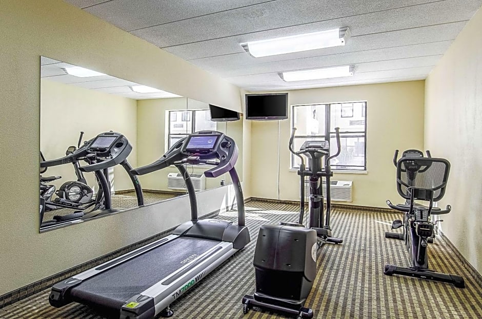 La Casa Inn & Suites-Middleboro
