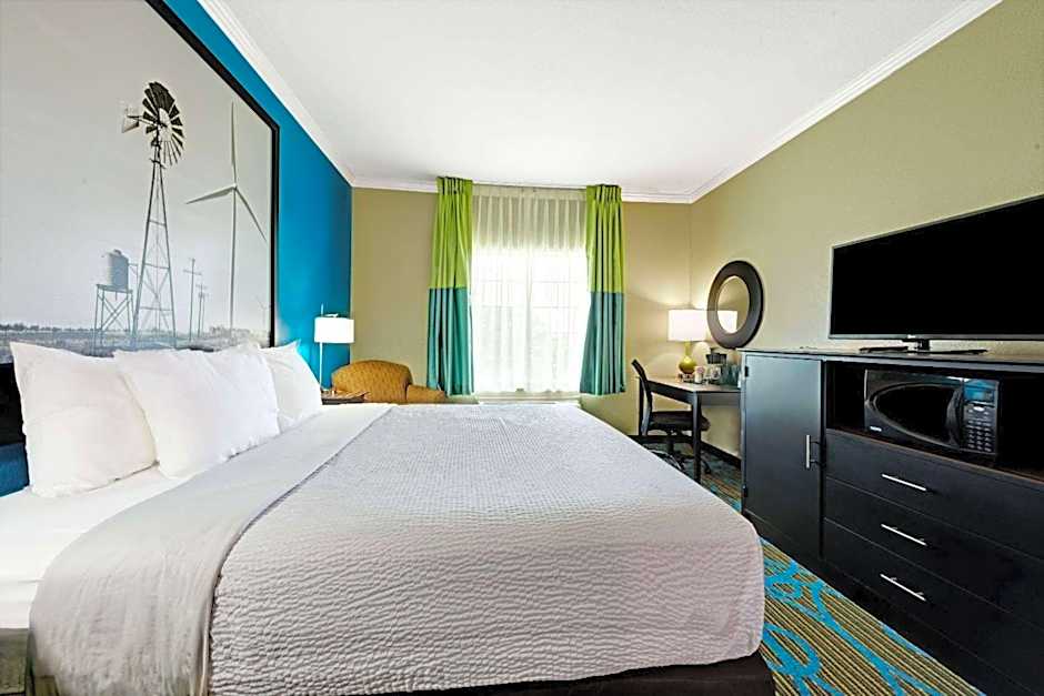 Super 8 by Wyndham San Antonio/Alamodome Area