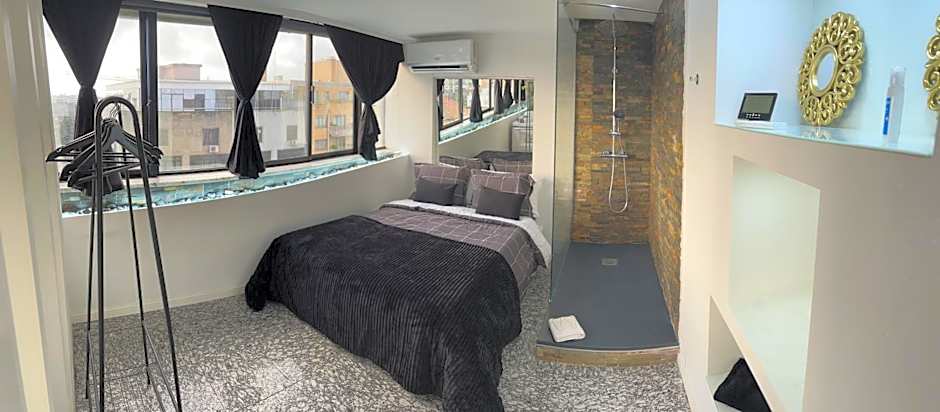 Modern Room with Indoor Shower Near the River - Quarto Moderno com Duche interior Próximo da Ribeira