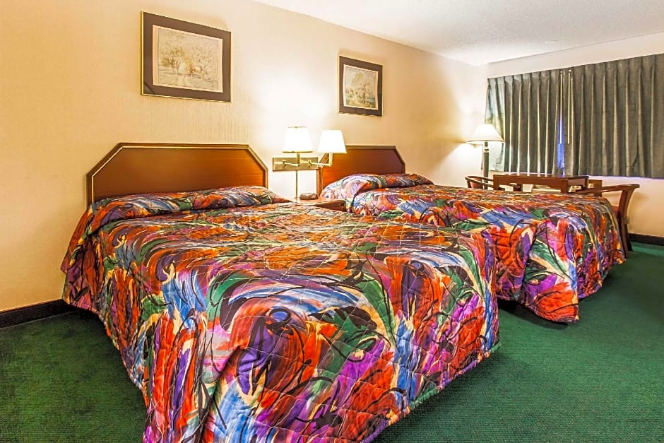 Econo Lodge Everett – Everett, WA