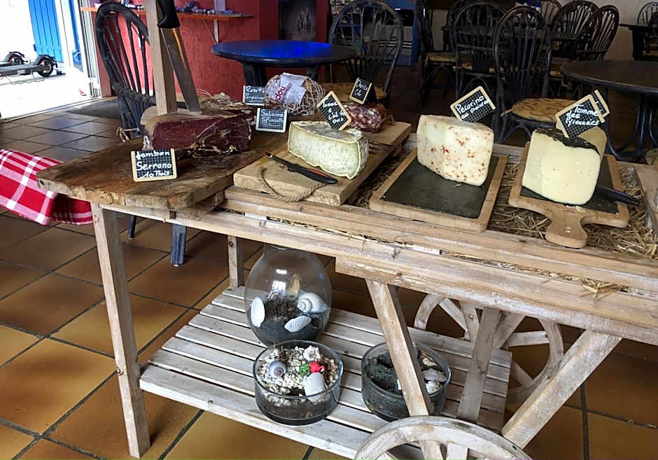 Hotel Des 4 Vents "Esprit Camargue" Parking Privé securisé