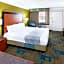 La Quinta Inn & Suites by Wyndham Mid-City