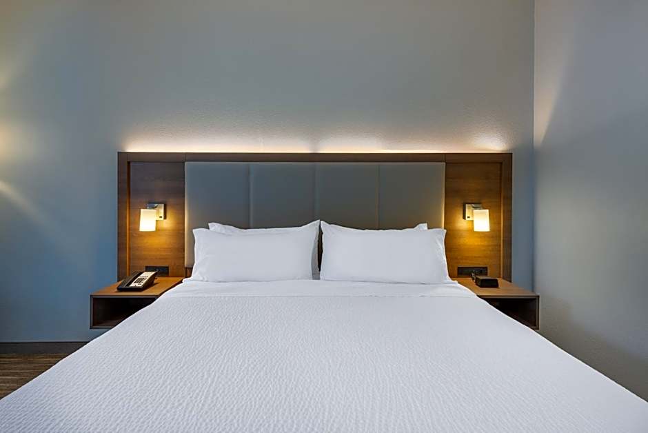 Holiday Inn Express State College at Williamsburg Square By IHG