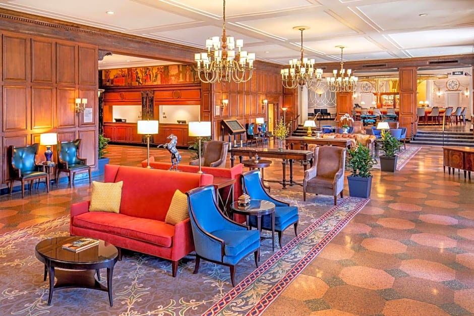 Hotel Roanoke & Conference Center, Curio Collection by Hilton