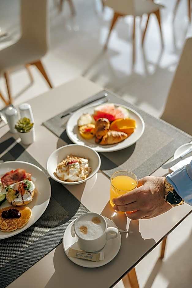 Seasons Hotel (Adults Only)