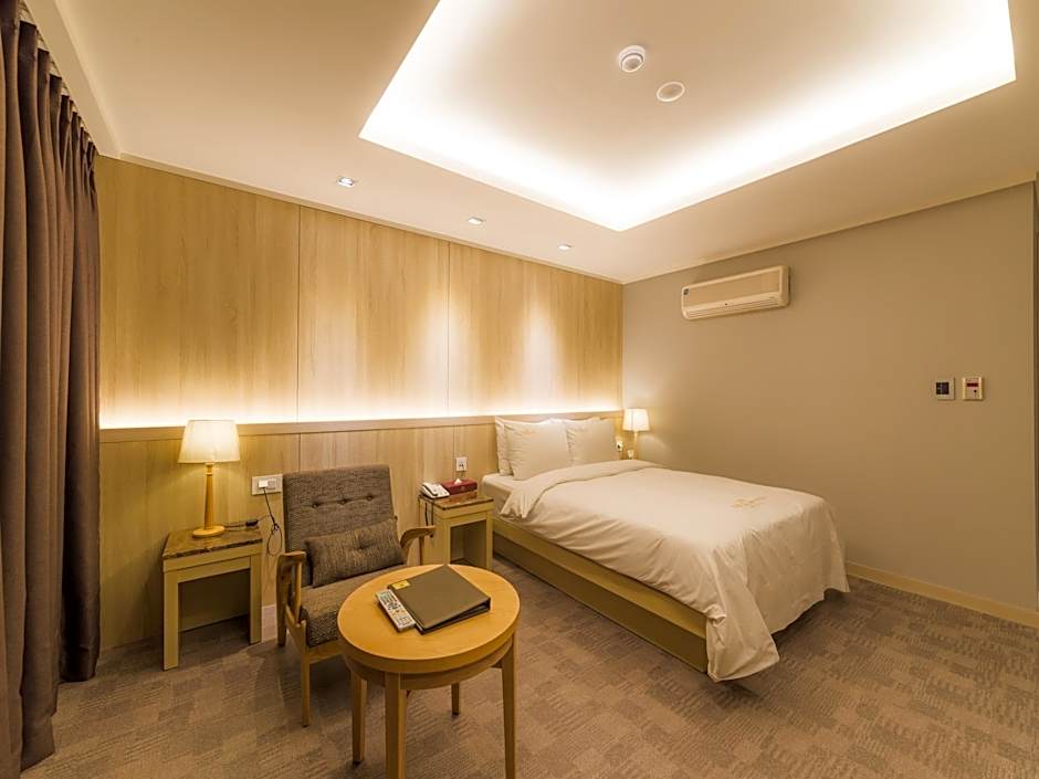 Reborn Suwon Silkroad Hotel