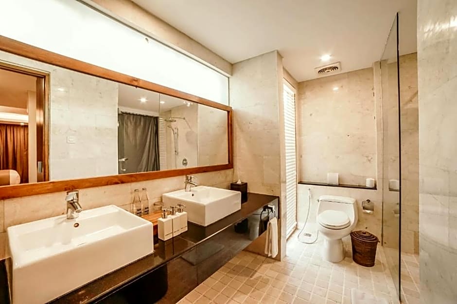 Modern 1BR w/ pool near Petitenget Beach Seminyak