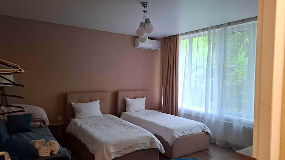 4 Seasons Apartments