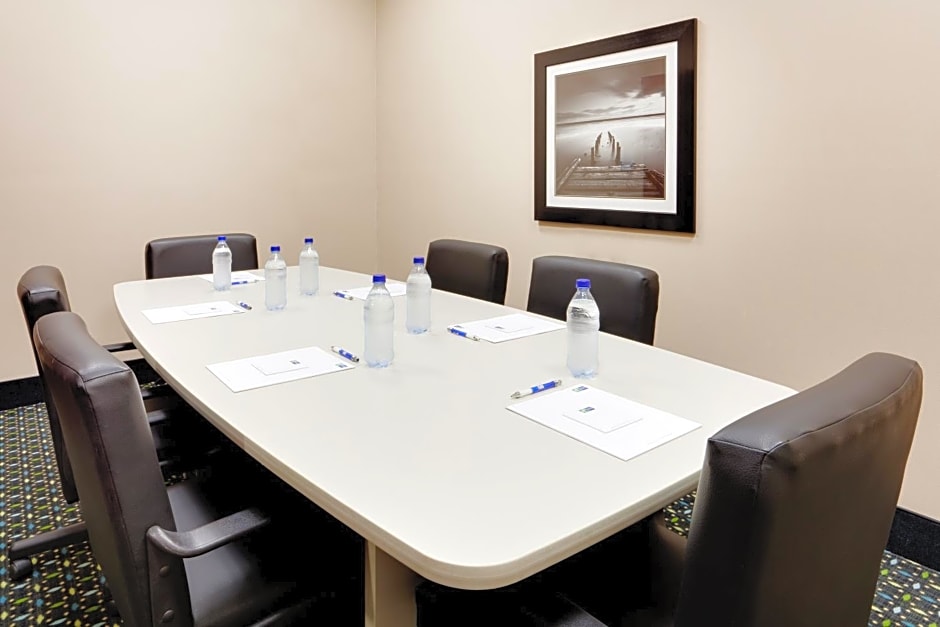 Holiday Inn Express & Suites Smithfield - Providence By IHG