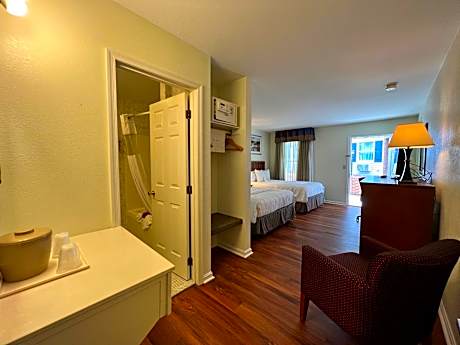 NonSmoking 2Doubles 1st FL Rear NO PETS