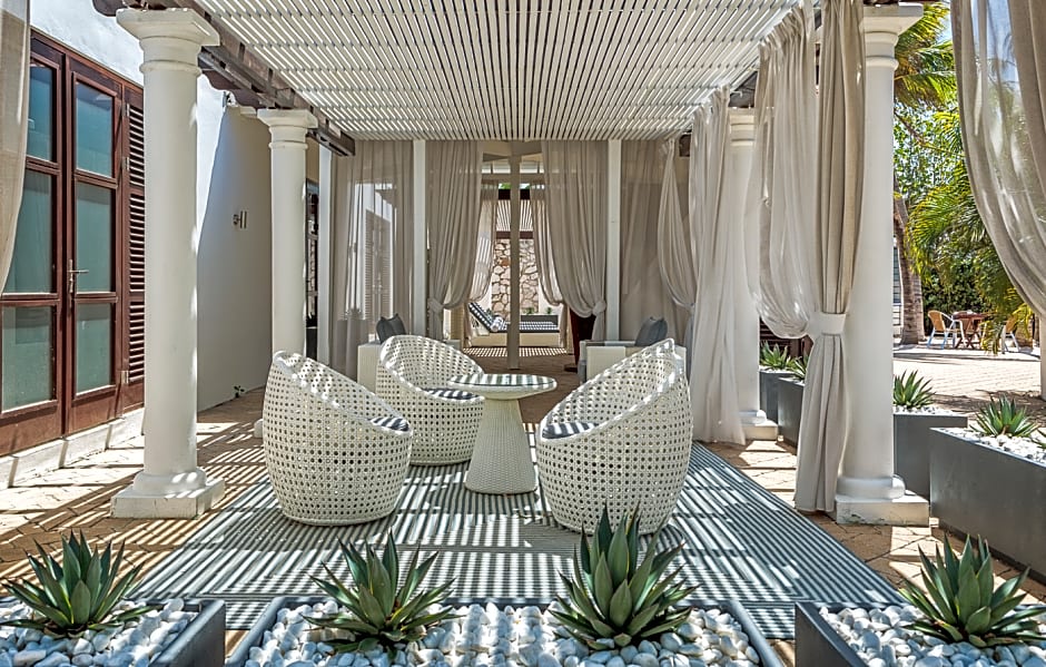 Floris Suite Hotel-Spa and beach Club
