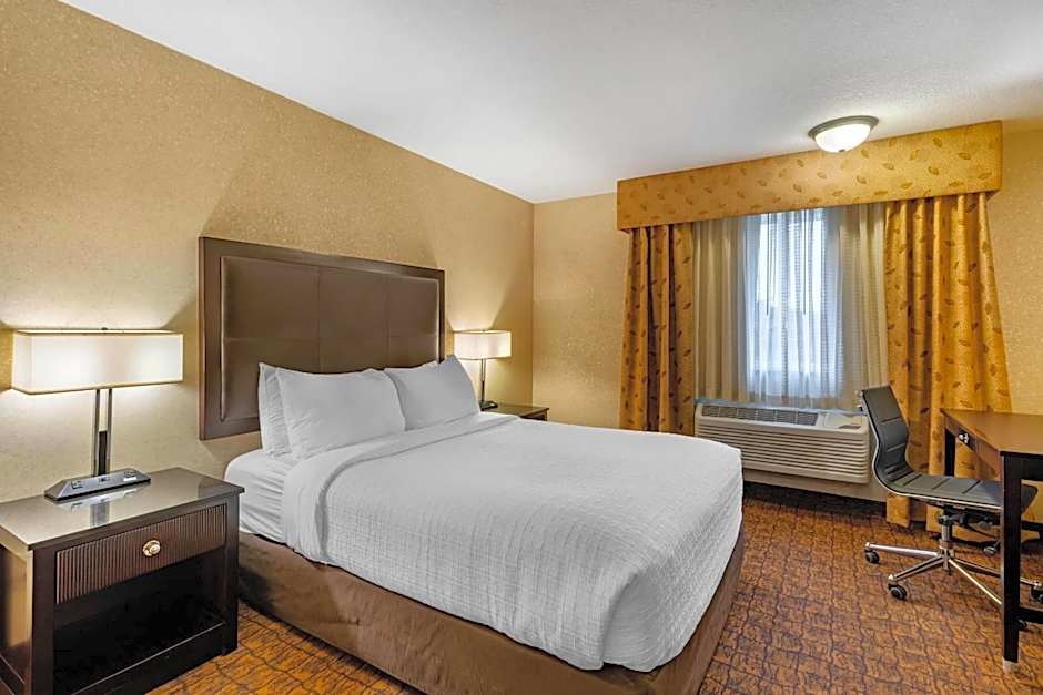 Lloyd Hotel Astoria Bayfront, an Ascend Collection Hotel