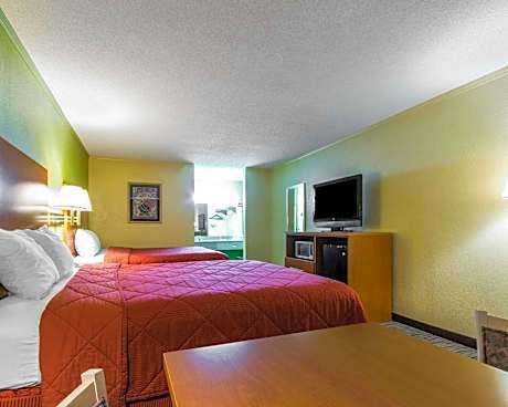 Queen Room with Two Queen Beds - Smoking