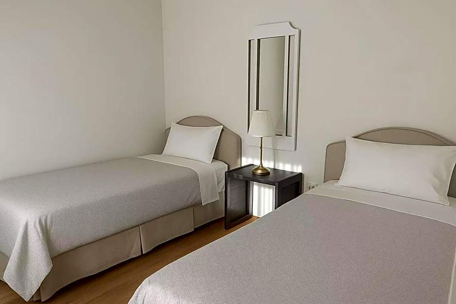 Cooks Endeavour Motor Inn - Near beach & Gold Coast Airport