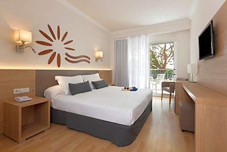 Twin Room (2 Adults + 1 Child)