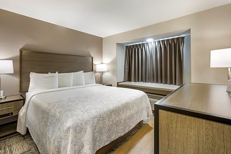 Red Roof Inn PLUS+ & Suites Savannah – I-95