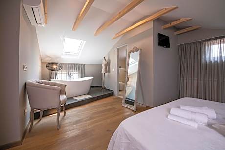 Deluxe Double Room with Bath