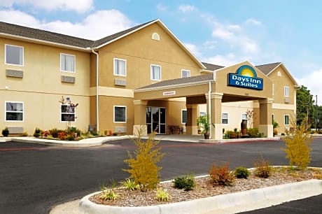 Days Inn & Suites by Wyndham Cabot