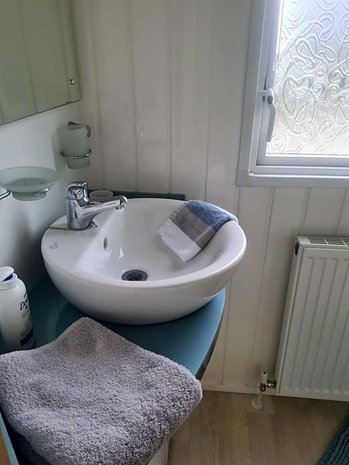 Beautiful 2 bedroom caravan, holiday park Tenby