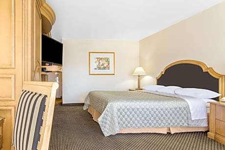 King Room with Courtyard View - Non-Smoking