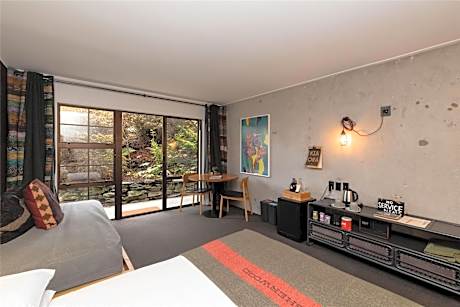 Lodge Queen Room