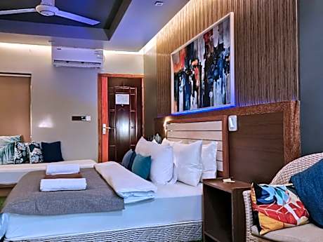 Deluxe Double Room with Balcony and Sea View