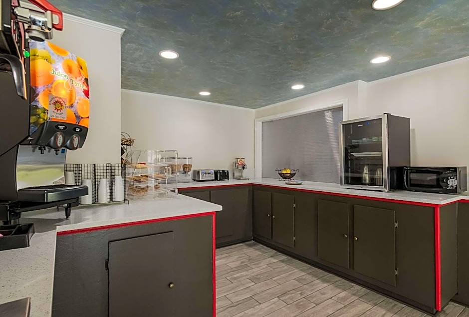 Econo Lodge Inn & Suites Diamondhead