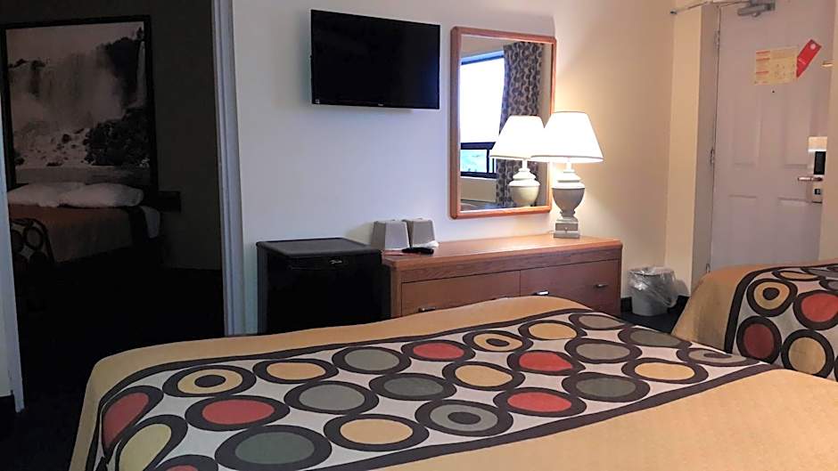 Super 8 by Wyndham Niagara Falls North