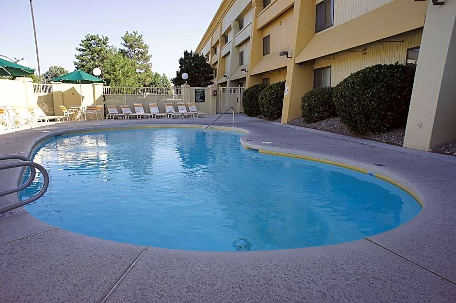 La Quinta Inn & Suites by Wyndham Albuquerque Journal Ctr Nw